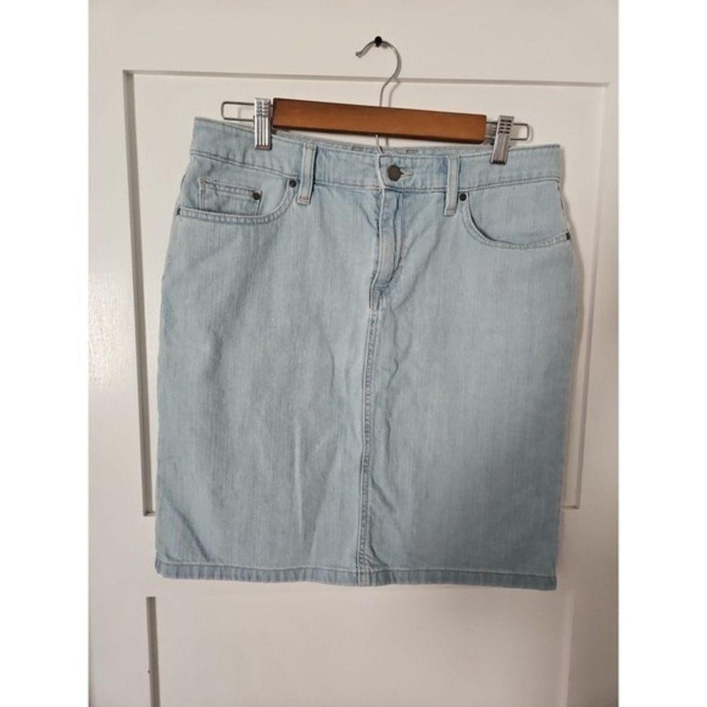 L.L. Bean Favorite Fit Light Wash Denim Skirt Size 8 Blue Jean Stretch Back Slit